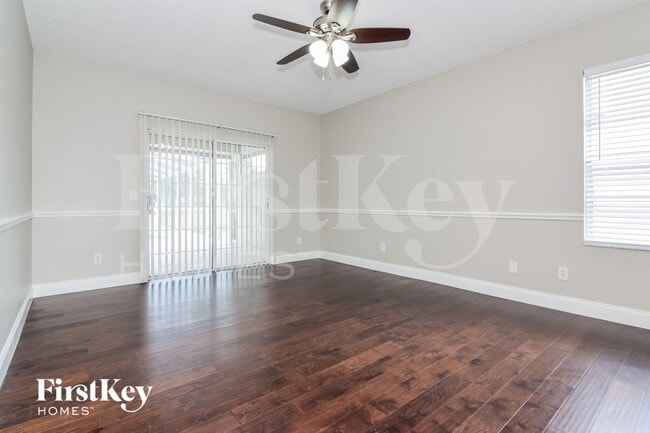 Building Photo - 2612 Crestfield Dr