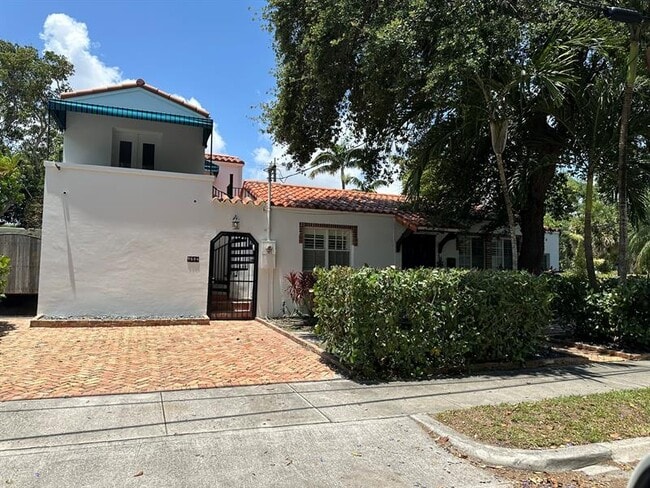 Building Photo - 7534 NE 6th Ct