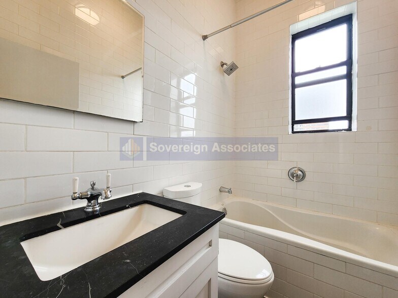 Building Photo - 607 W 137th St