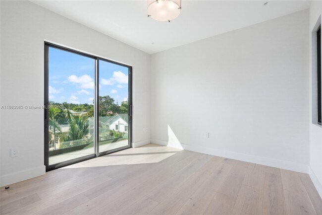 Building Photo - 9132 Dickens Ave