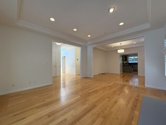 Building Photo - Spacious 3BR + Office | 2,150 SF | 2-Car Garage | Prime Menlo Park