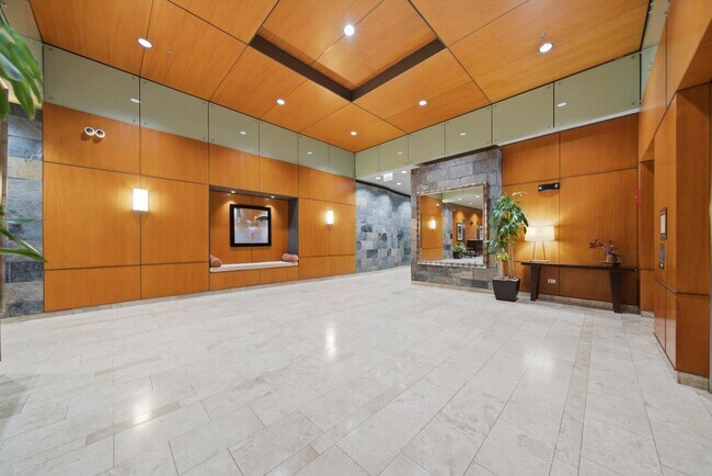 Building Photo - 208 W Washington St