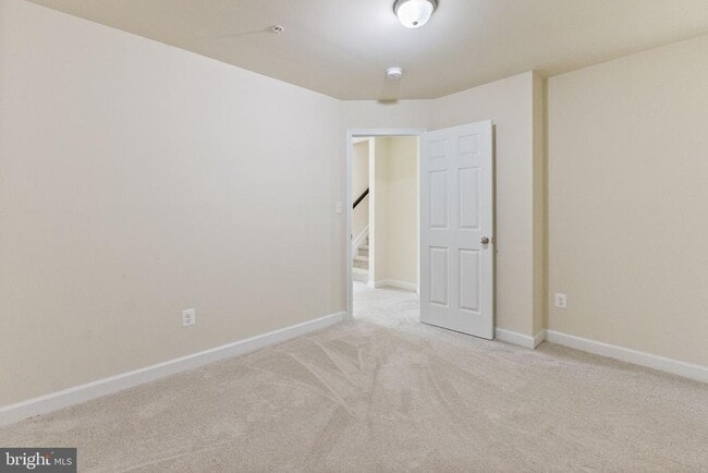 Building Photo - 555 English Oak Ln