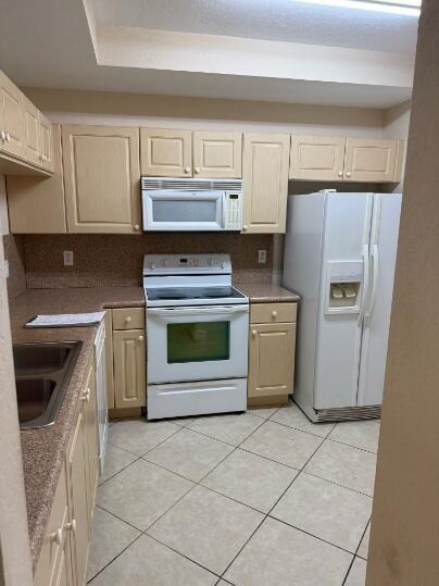 Building Photo - 4723 Lucerne Lakes Blvd