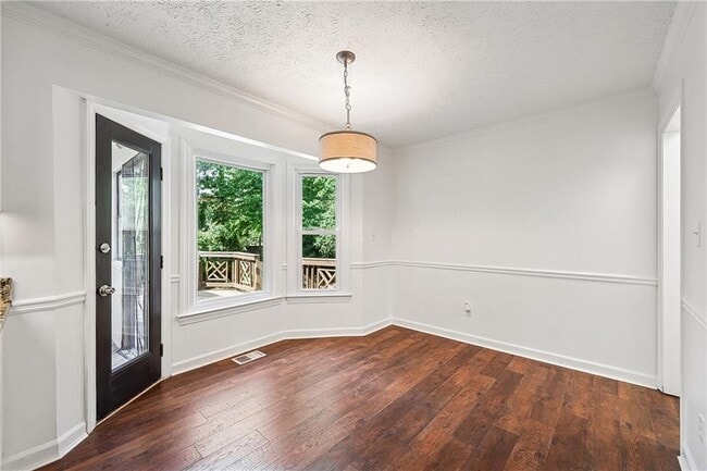 Building Photo - 5600 Surrey Ct
