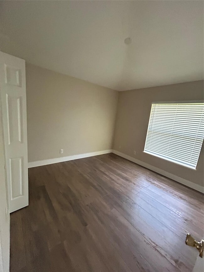 Building Photo - 214 Eldron Blvd NE