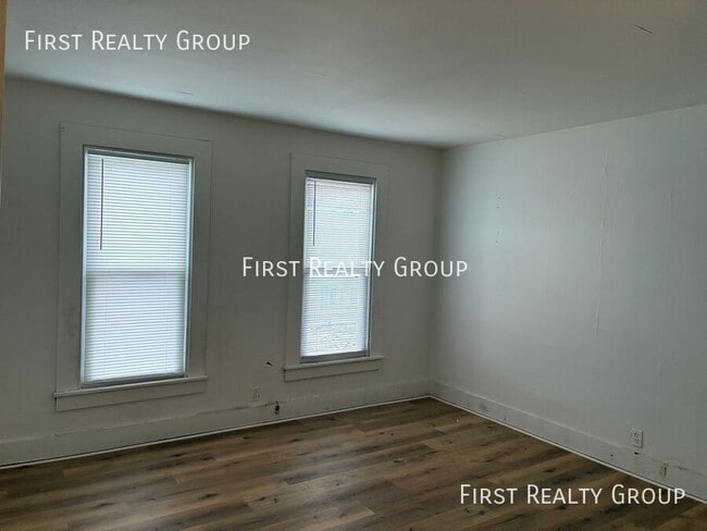 Building Photo - 519 Ann St