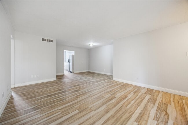 Building Photo - 7600 Burgoyne Dr.