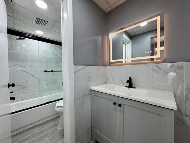 Building Photo - 1313 SW 8th Ct