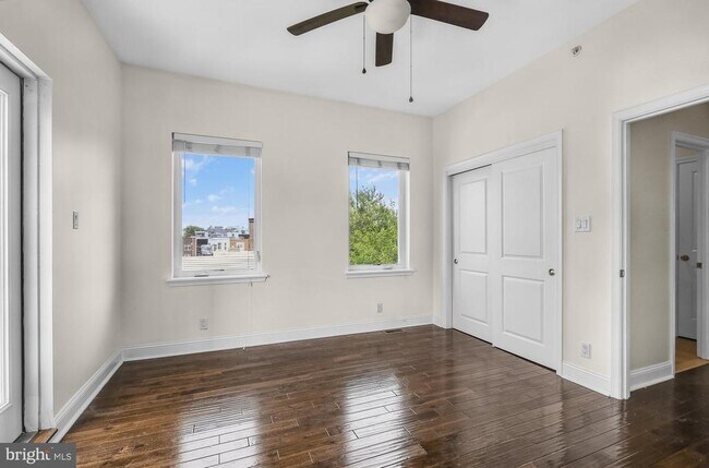 Building Photo - 2050 Frankford Ave
