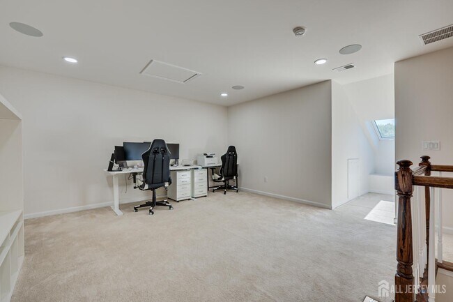 Building Photo - 14 Hyacinth Ln
