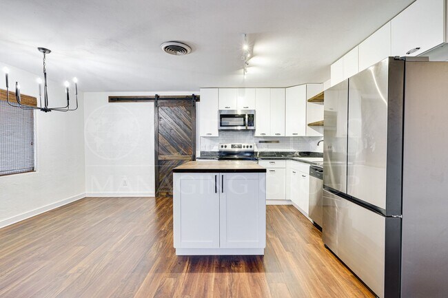 Building Photo - Historic GEM! – The First Female-Built Home in Holly Hill