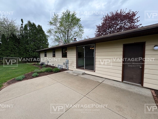 Building Photo - 4220 Hillcrest Dr