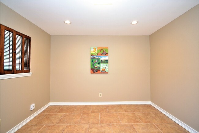 Building Photo - 6011 Arboles Dr