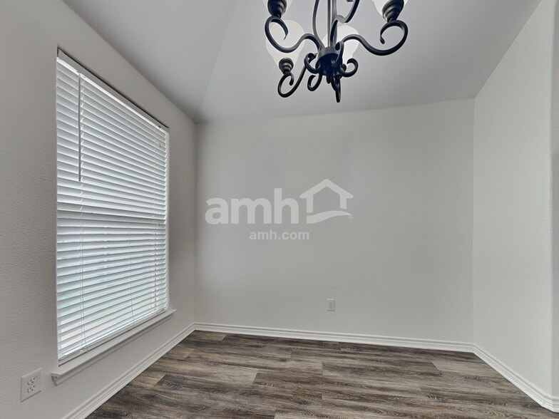 Building Photo - 1325 Rosedale Springs Ln