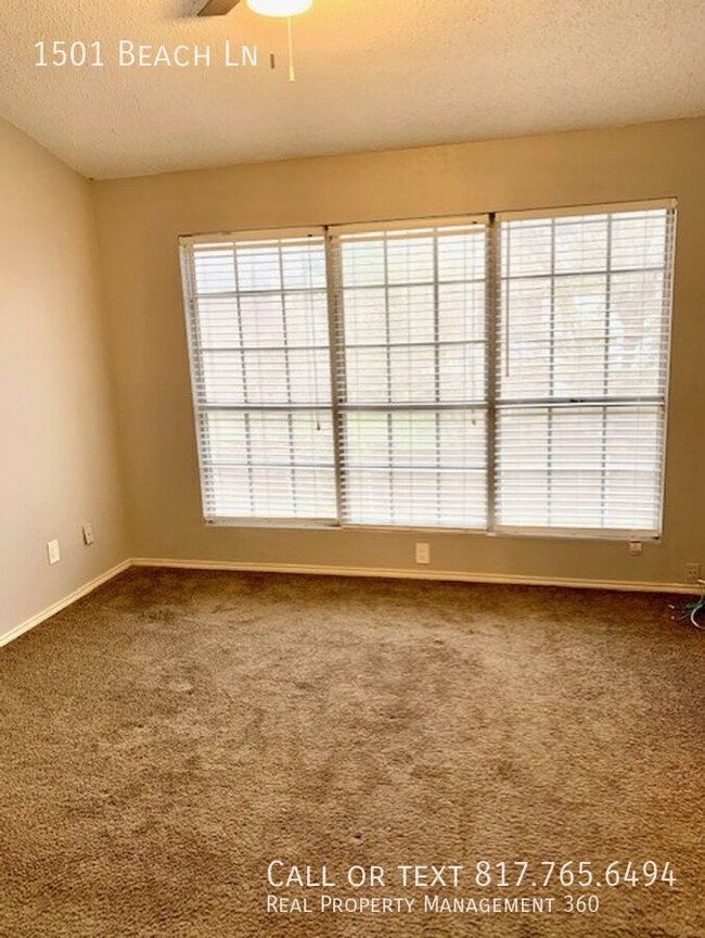 Building Photo - 1501 Beach Ln
