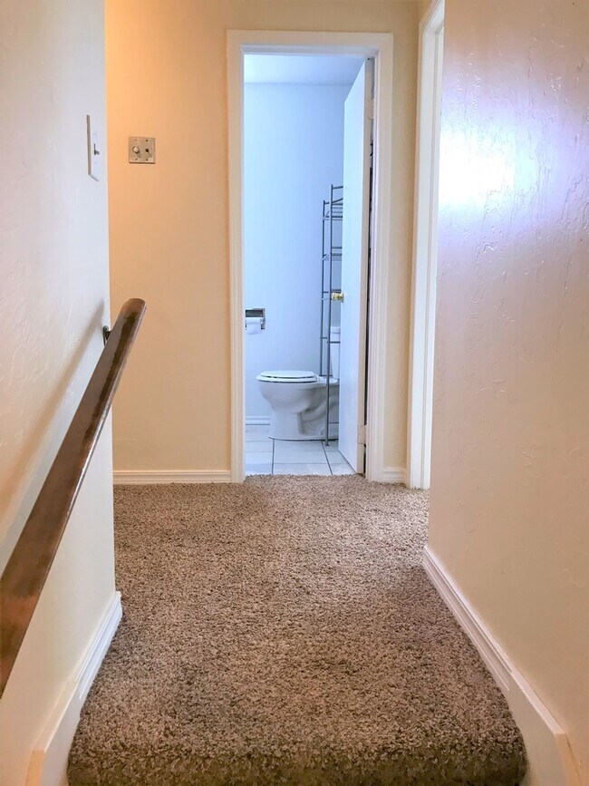 Building Photo - AMAZING 5 BED, 2 BATH MILLERS ADDITION NW OKC