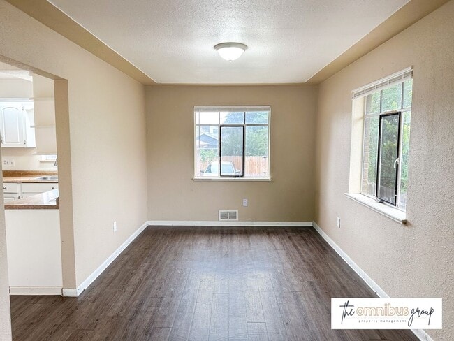 Building Photo - Hazel Ct