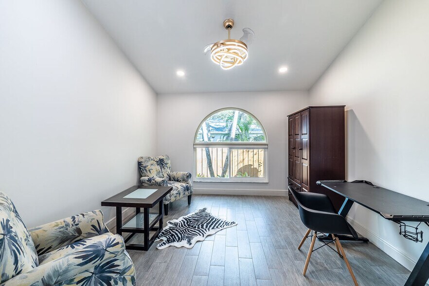 Building Photo - 9330 Seagrape Dr