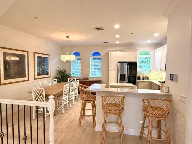 Building Photo - 809 Estancia Wy