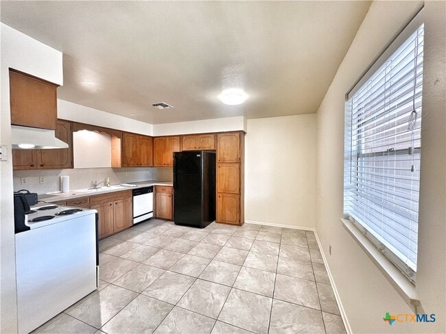 Building Photo - 343 Bobolink Dr