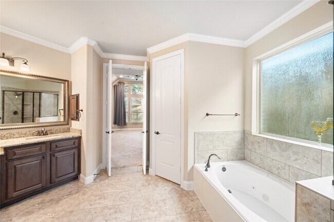 Building Photo - 10314 Radcliff Lake Dr