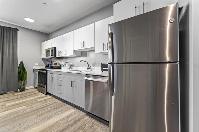 Building Photo - 95 Broadway-SI ID1240304P