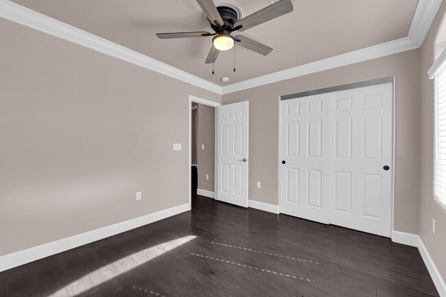 Building Photo - Don't miss out on this super cute 2-bedroo...