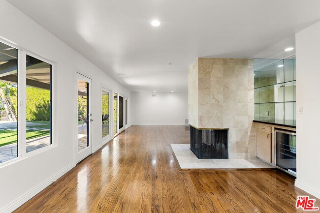 Building Photo - 3761 Sheridge Dr