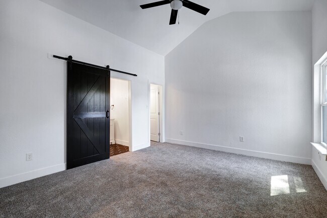 Building Photo - 2425 Monterey St