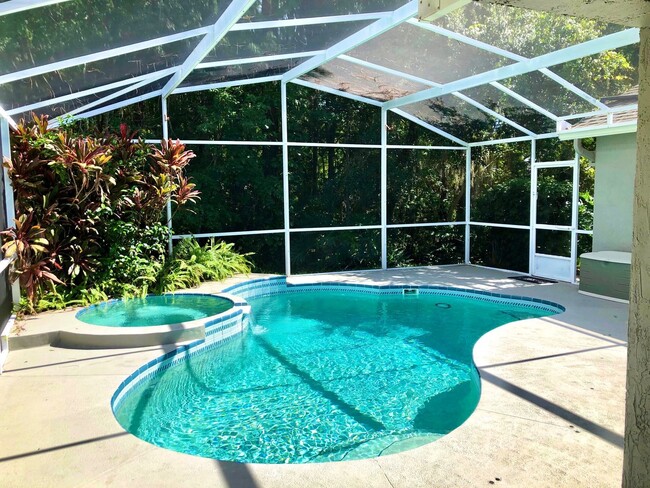 Building Photo - SPACOUS  3/2 OVIEDO POOL HOME in Twin Rivers!