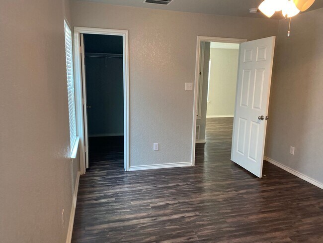 Building Photo - Beautiful 1 Story Home!