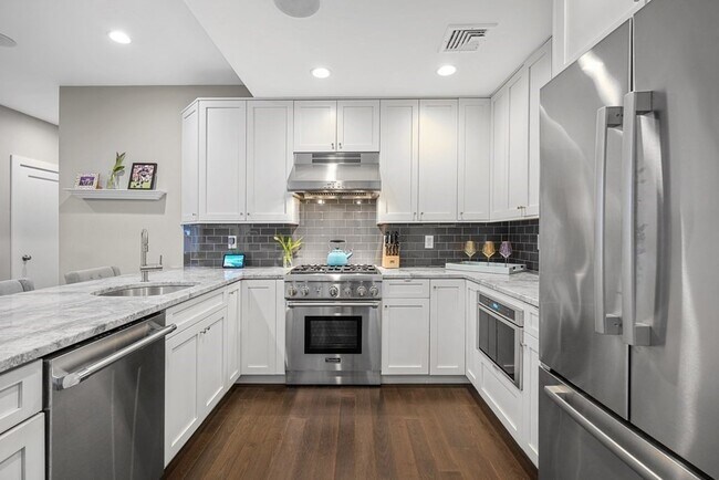 Building Photo - 309 E St