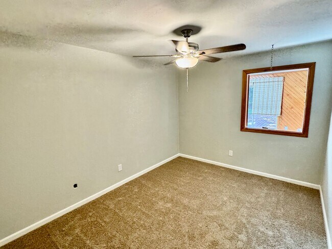 Building Photo - Newly Painted 4BR/2BA house in Pembroke Me...