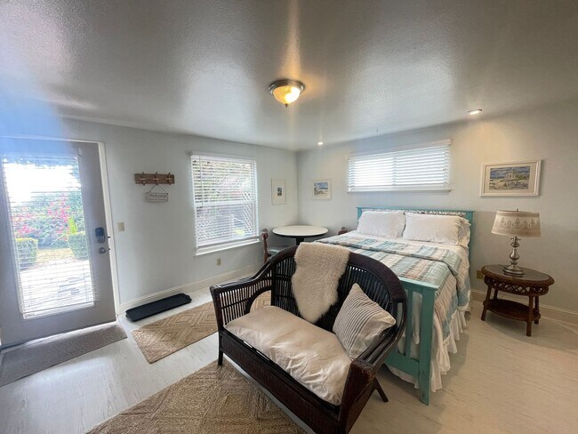 Building Photo - Fully Furnished Studio with Ocean Views!