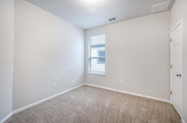 Building Photo - 904 Boatswain Wy