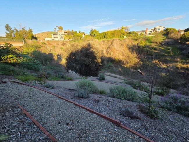 Building Photo - Wonderful Mid Century Home available for lease