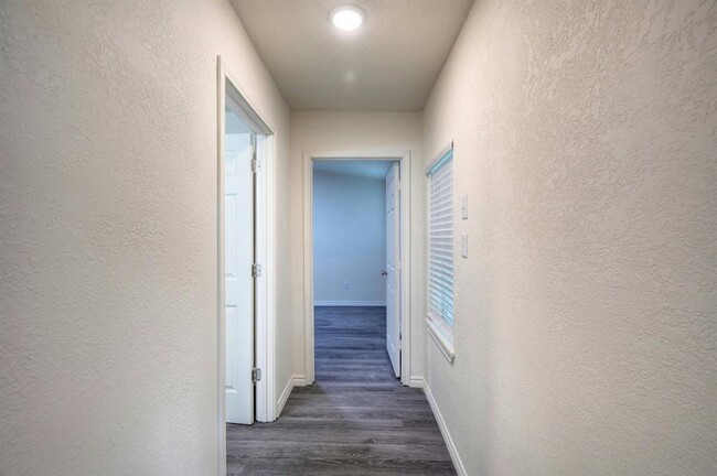 Building Photo - 9574 Darkwood St
