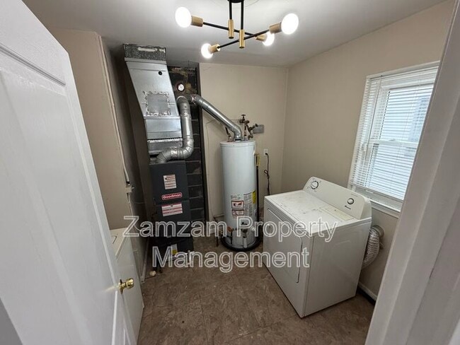 Building Photo - 8085 Stephens Rd