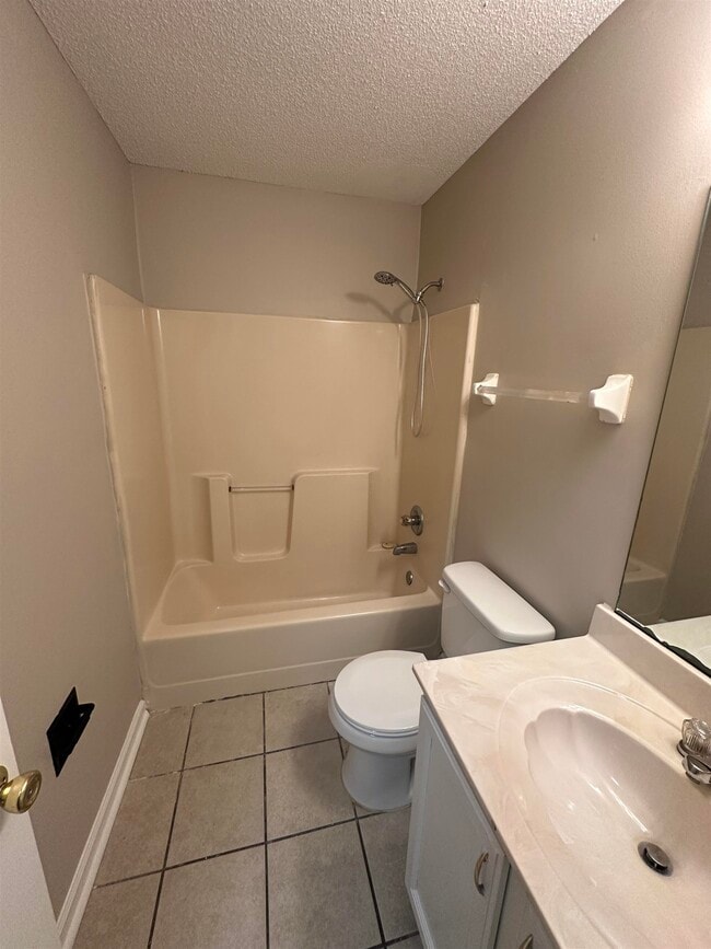 Building Photo - 3812 Clarion Dr