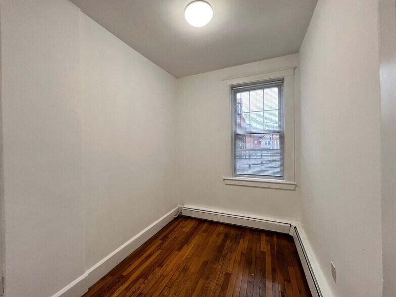 Building Photo - 206 Massachusetts Ave