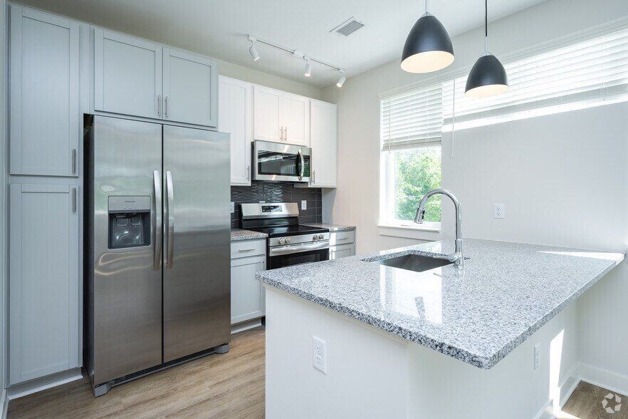 1 Bedroom Split Floor Plan - Kitchen - Reed Creek Greenway Apartments