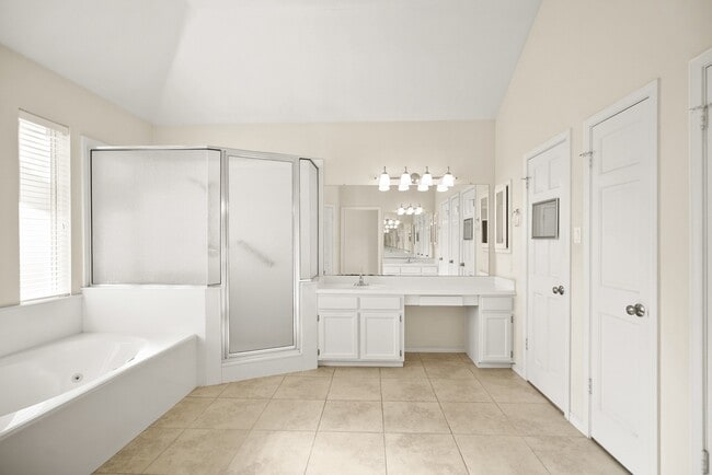 Building Photo - 1438 Crescent Green Dr