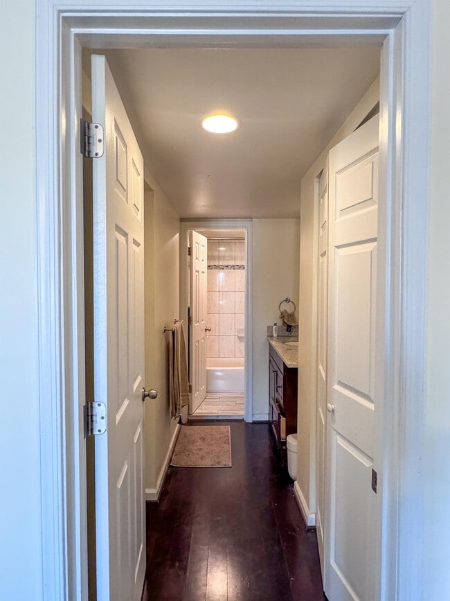 Building Photo - 1440 N St NW