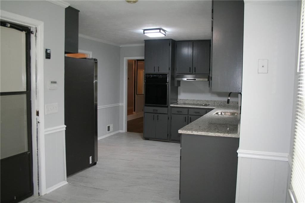 Building Photo - 2075 Pinewood Dr