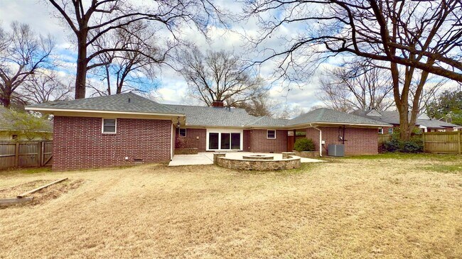 Building Photo - 5209 Walnut Grove Rd