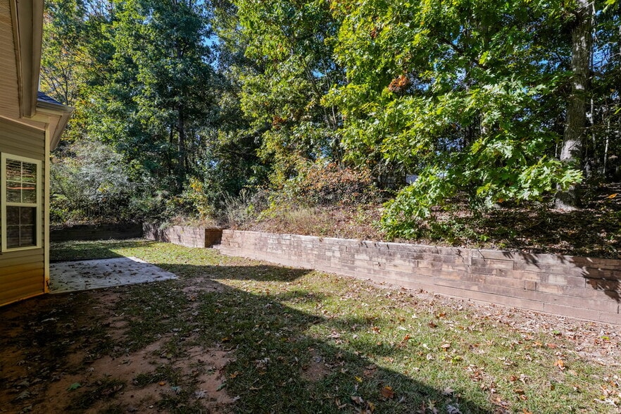 Building Photo - 65 Stephanie Ln