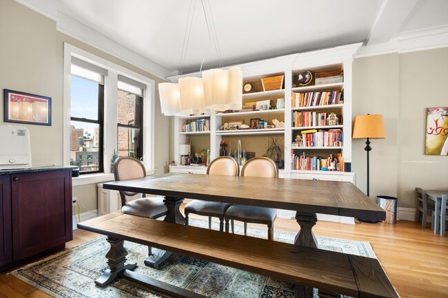 Building Photo - 514 W 110th St