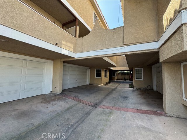 Building Photo - 526 S Catalina Ave