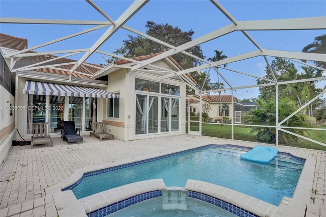 Building Photo - 652 W Palm Aire Dr